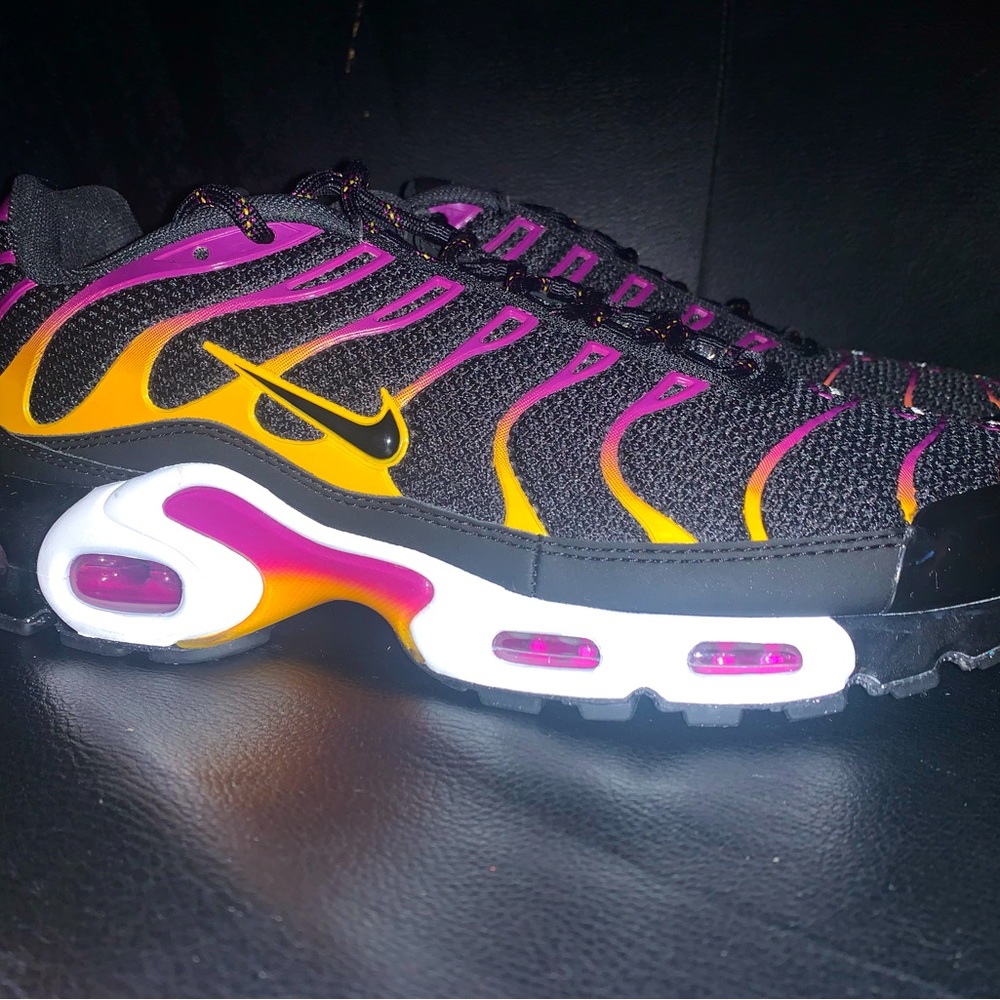 NIKE AIRMAX PLUS
